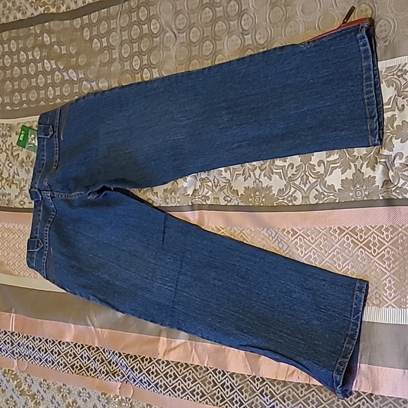 NWT Cropped Jeans ❤ - Picture 2 of 8